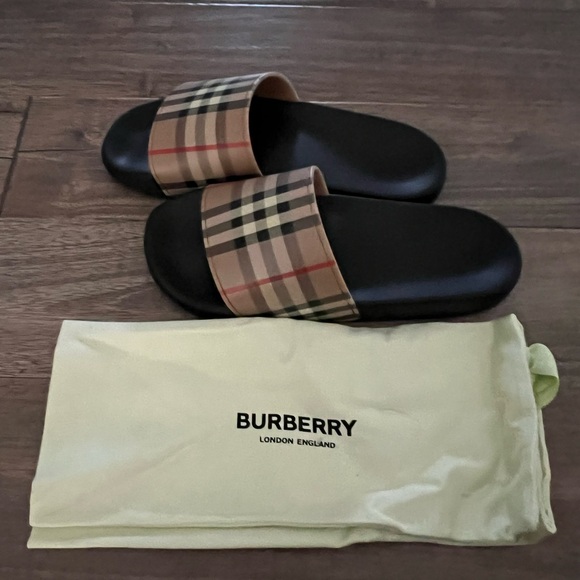 Burberry Slides - Picture 3 of 4